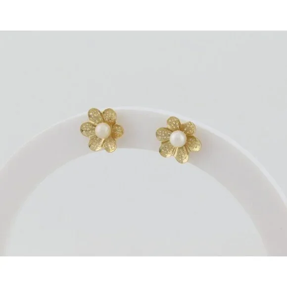 14k Yellow Gold Freshwater Seed Pearl Flower Earrings Stud Post 3/8" - Picture 7 of 7